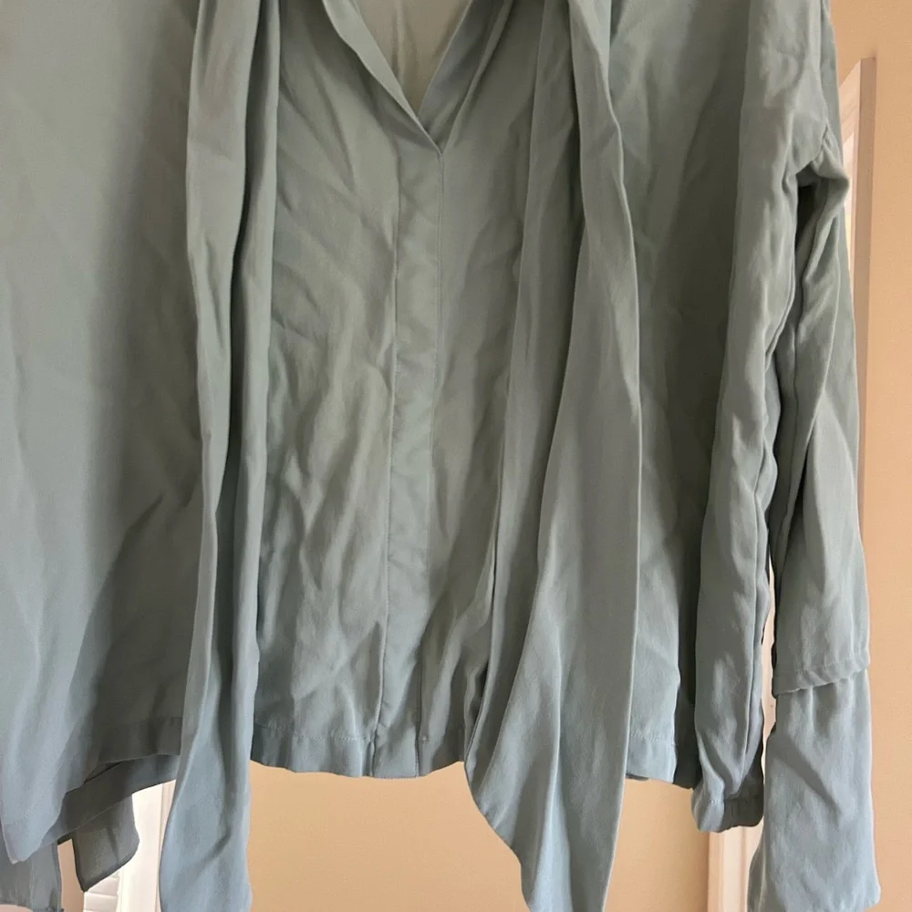 Theory Tie-Neck V-Neck Sage Green Lightweight Size Small Long Sleeve Blouse - Picture 4 of 5